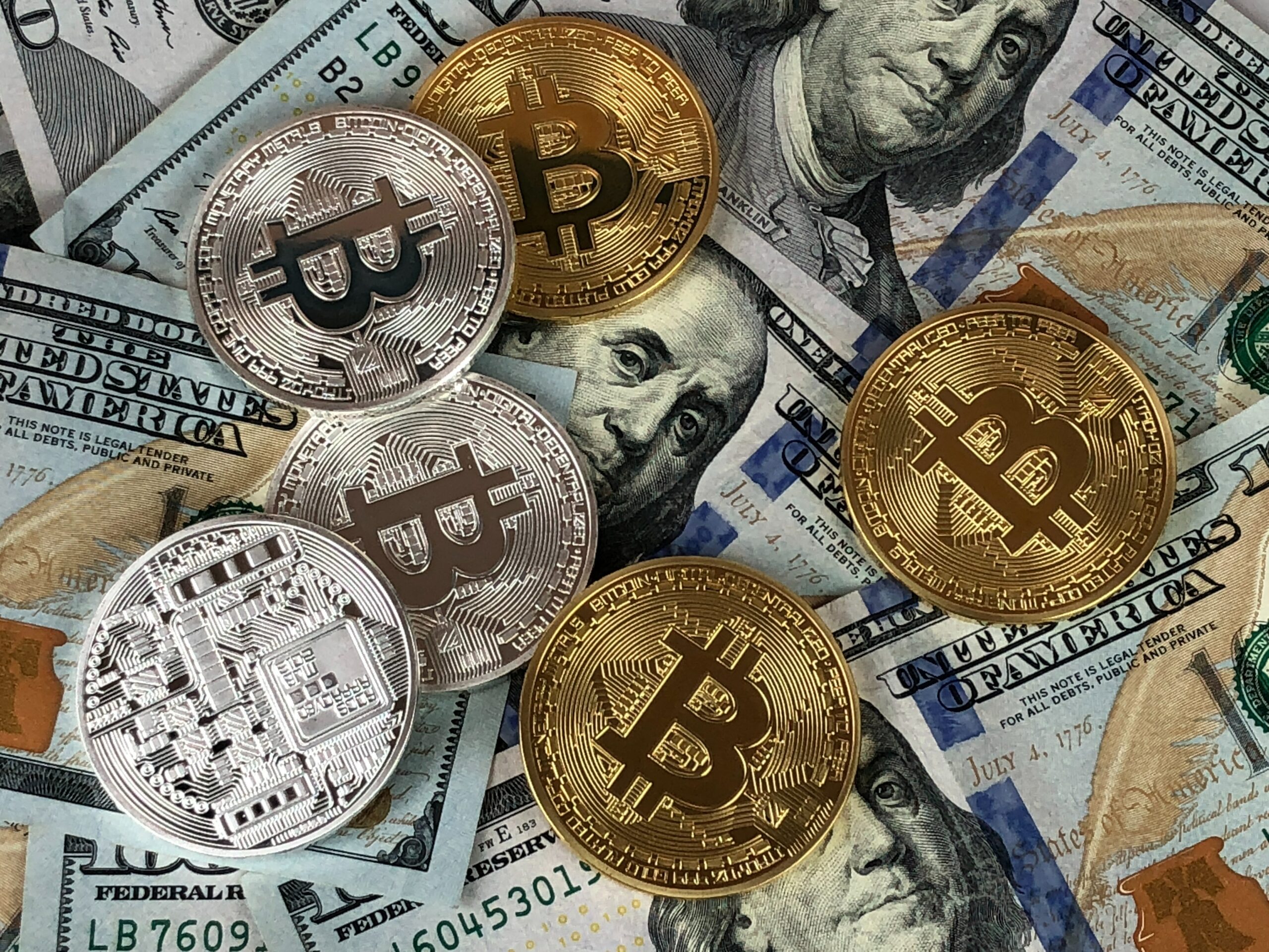 هل العملة المشفرة بديل للتحويلات المالية أم عامل مضاف؟
