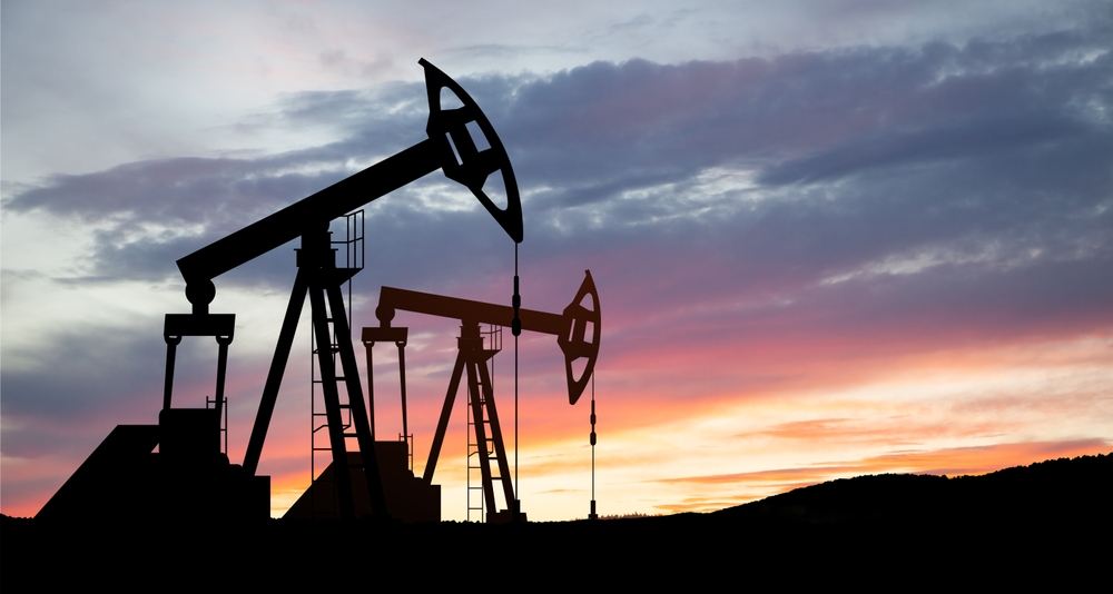 Los precios del petróleo se estabilizan tras sus ganancias semanales a la espera de la respuesta de Irán