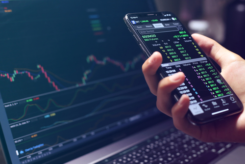Diferencia entre el precio de apertura y el precio de cierre en la bolsa