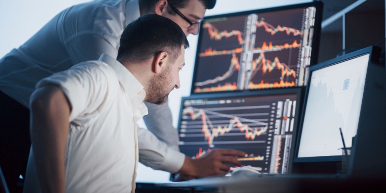 Wall Street Indices Drop on Weak U.S. Data