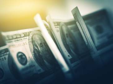Dollar Posts Weekly Rebound Fueled by Inflation Fears