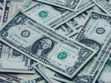 Dollar Defies Expectations, Rises for Second Week