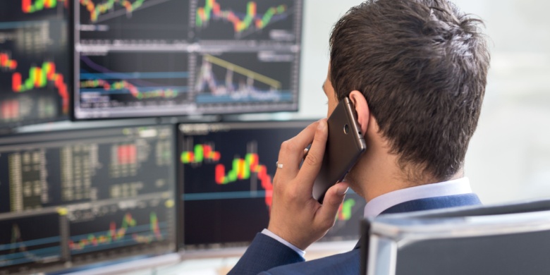 Wall Street retrocede antes de la publicación de datos económicos clave